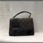 Elegant Medium-sized Handbag,